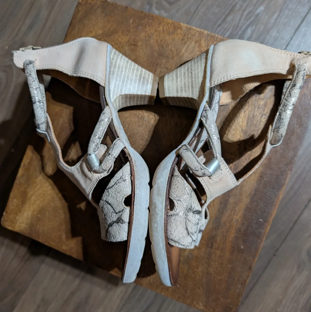 Mjus distressed heeled sandals - Picture 10 of 10